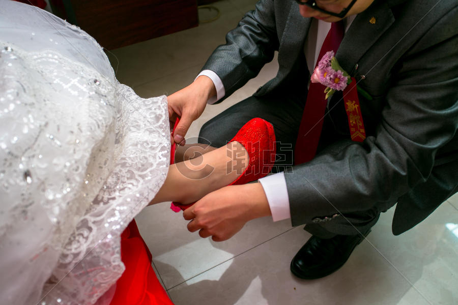 婚礼环节穿鞋图片素材免费下载