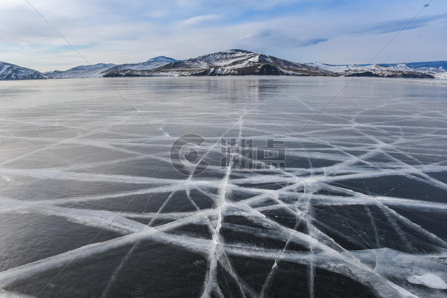 冬季贝加尔湖上壮观的冰裂图片素材免费下载