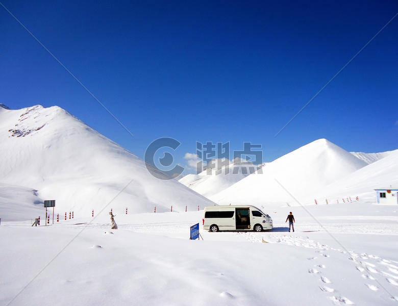 自驾雪山图片素材免费下载