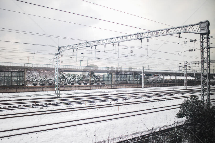 积雪的铁路铁轨图片素材免费下载