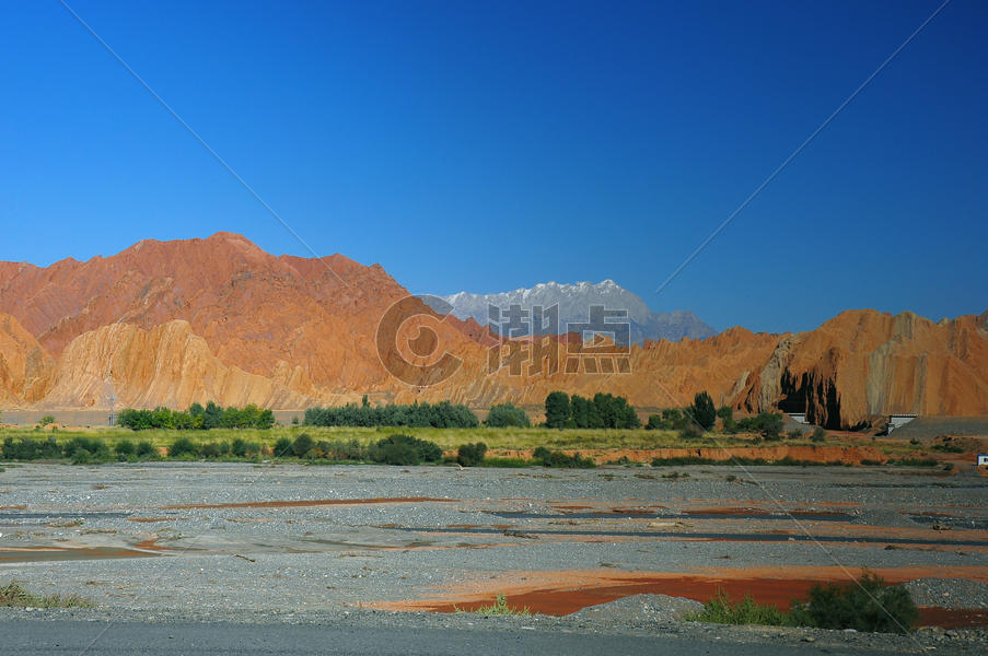新疆库车红山风光摄影图片素材免费下载