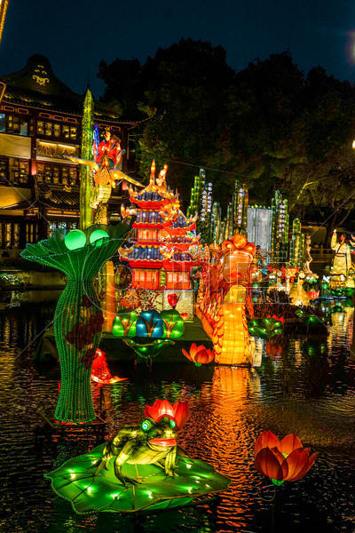 春节的上海城隍庙庙会张灯结彩图片素材免费下载
