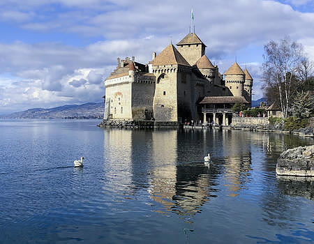 湖中的城堡图片素材免费下载