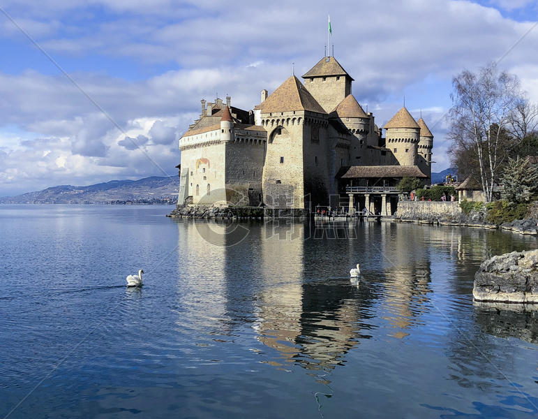 湖中的城堡图片素材免费下载