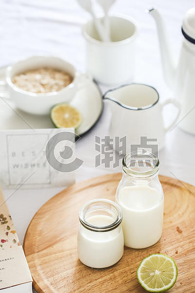 ins风牛奶燕麦早餐图图片素材免费下载