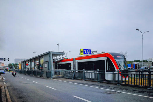 新运营的武汉城市有轨电车图片素材免费下载
