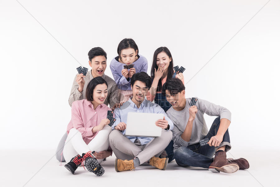 青年聚会众人围坐地上开心网购摄影图6720*4480图片素材免费下载-编号770315-潮点视频