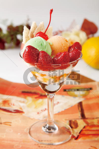 草莓冰淇淋 图片素材免费下载