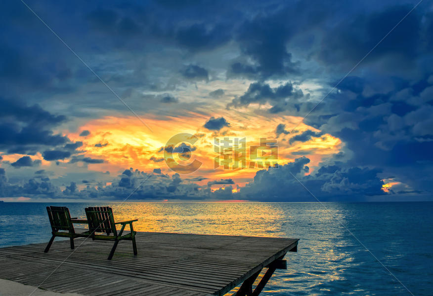海上璀璨夕阳图片素材免费下载