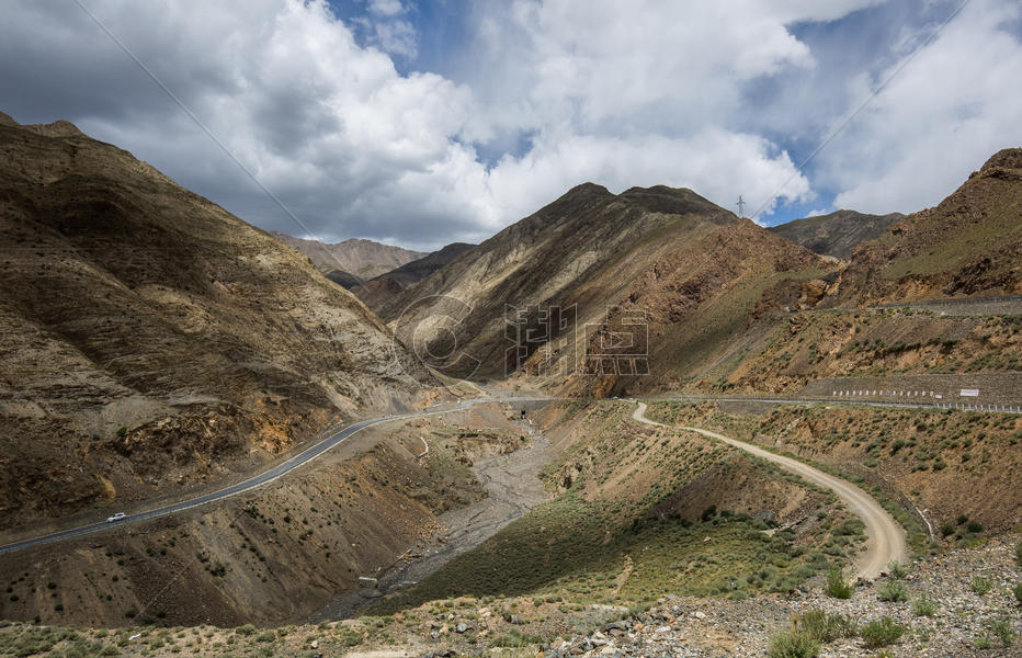 西藏高原上的盘山公路图片素材免费下载
