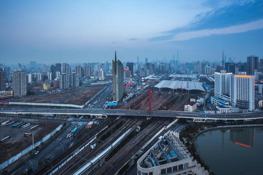 俯拍繁忙的上海火车站夜景图片素材免费下载