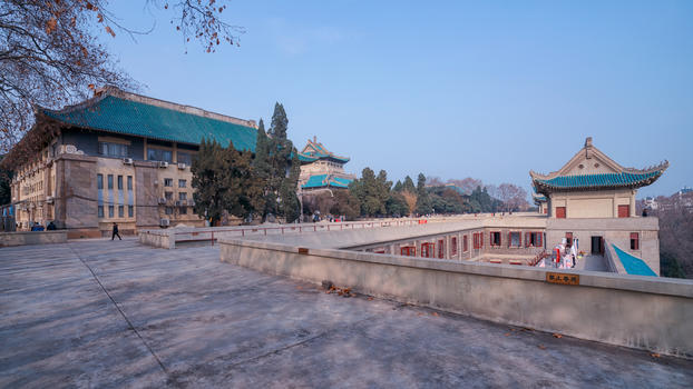 武汉大学樱顶建筑图片素材免费下载