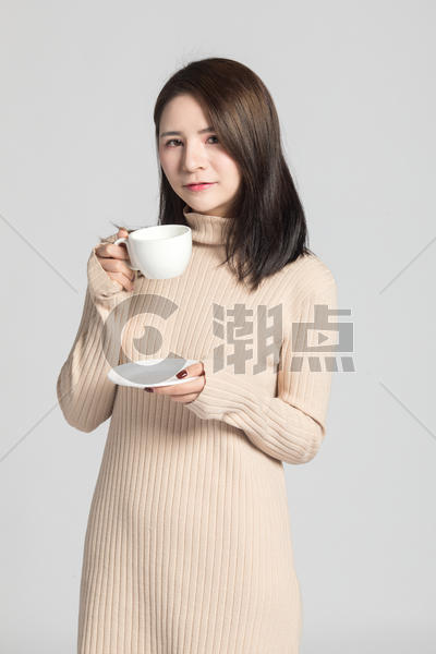 女性在喝咖啡图片素材免费下载