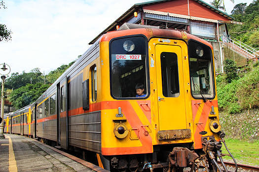 台湾平溪线的火车图片素材免费下载