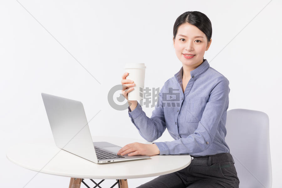 商务女性喝咖啡休闲办公图片素材免费下载
