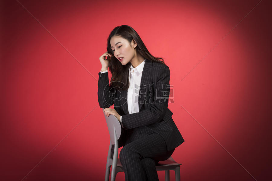 坐着的职业女性图片素材免费下载