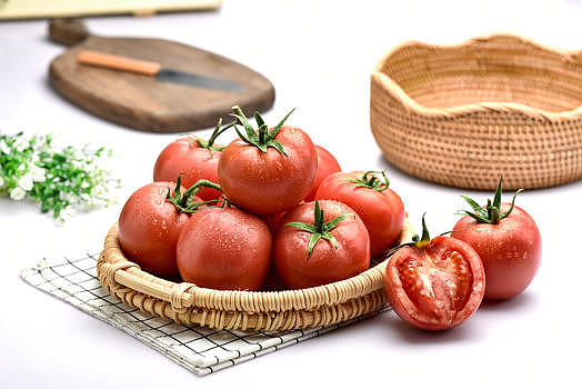 新鲜的大番茄图片素材免费下载