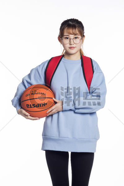 打篮球的女学生图片素材免费下载