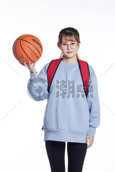 打篮球的女学生图片素材免费下载