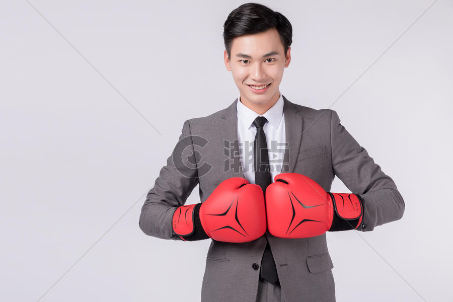 商务人士戴拳击手套图片素材免费下载