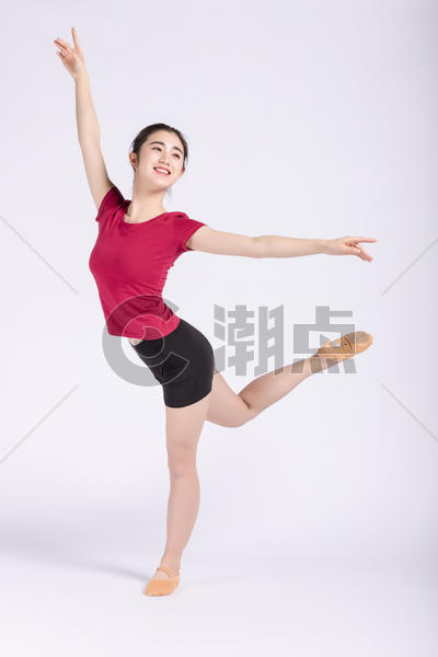 年轻女孩舞蹈身韵动作图片素材免费下载
