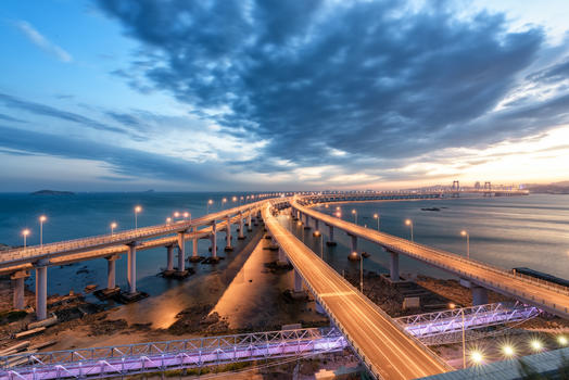 云霞映衬下的跨海大桥图片素材免费下载