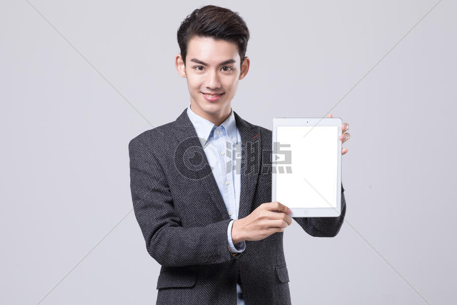 商务男性展示平板电脑图片素材免费下载