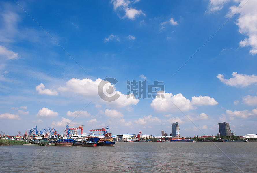 蓝天白云下的浦江码头图片素材免费下载