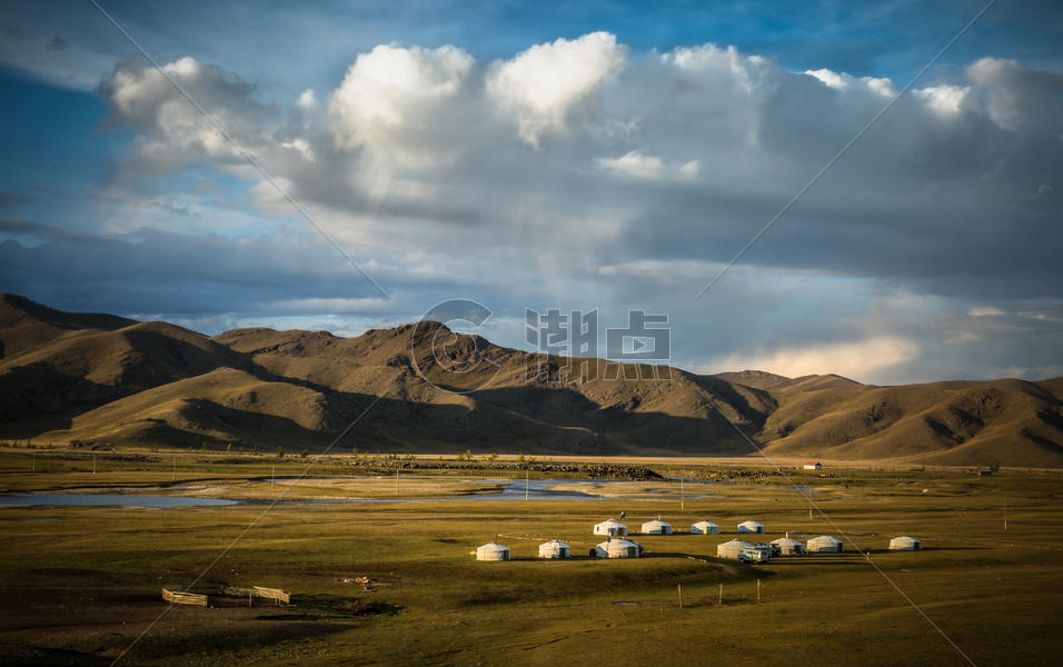 辽阔大草原上的蒙古包图片素材免费下载