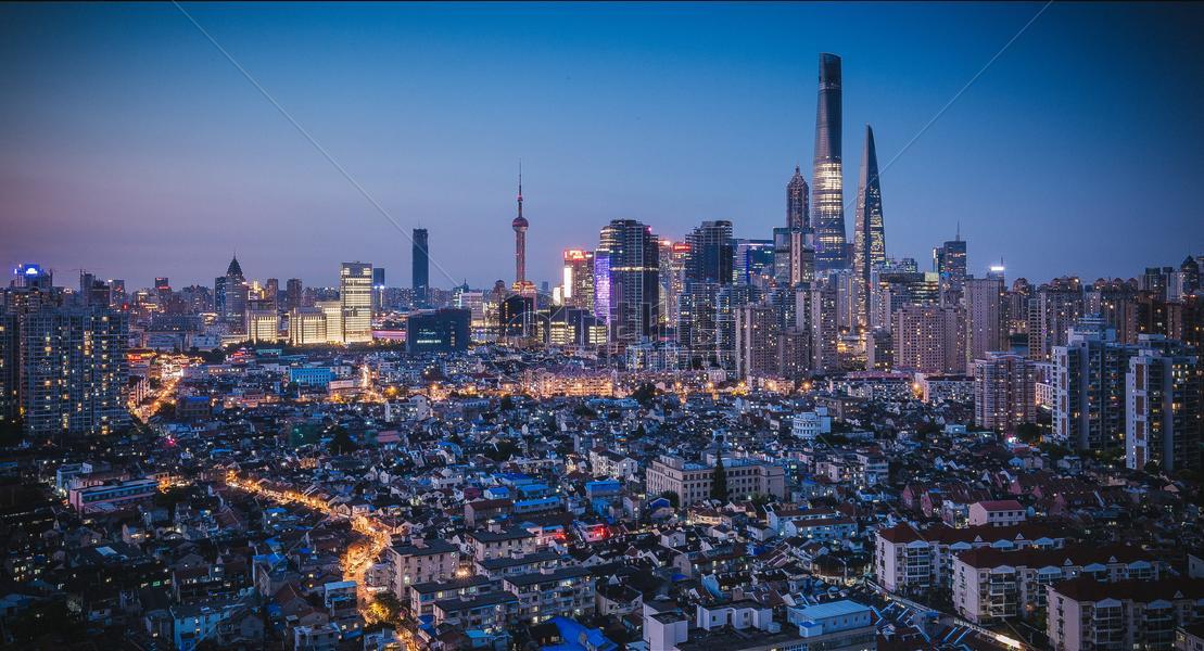 上海繁华的浦东新区与老城厢夜景图片素材免费下载