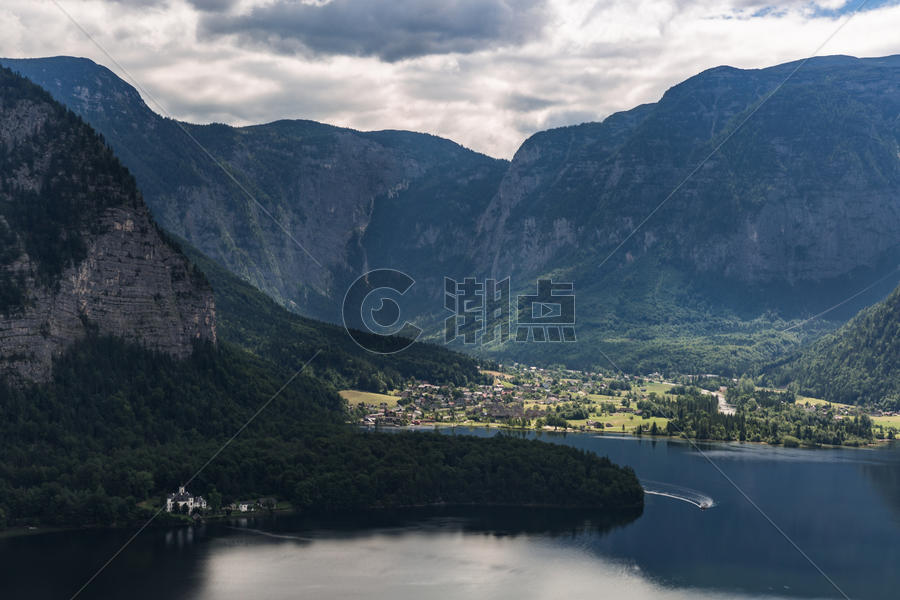 湖光山色中的奥地利旅游小镇哈尔施塔特图片素材免费下载