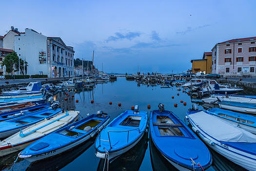 欧洲海滨旅游城市清晨风光图片素材免费下载