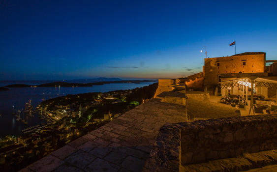 欧洲著名度假胜地城堡夜景图片素材免费下载