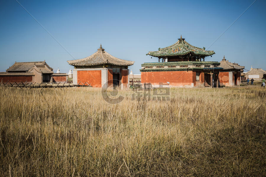大草原上的寺庙古建筑遗址图片素材免费下载