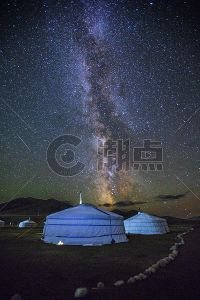 璀璨星空银河下的草原蒙古包图片素材免费下载