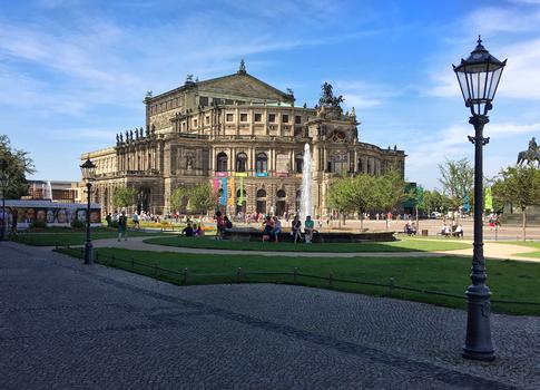 欧洲德国德累斯顿歌剧院图片素材免费下载