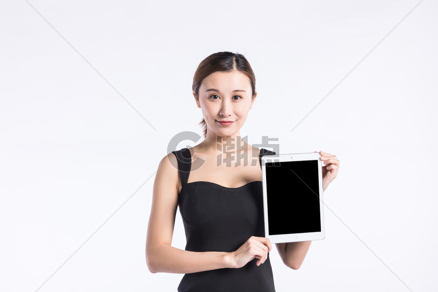职业女性展示平板电脑图片素材免费下载