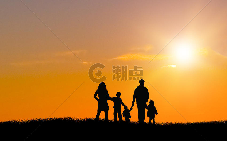 夕阳下一家人图片素材免费下载