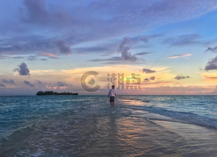巴厘岛海滩日落图片素材免费下载