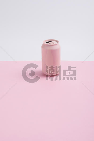 粉色易拉罐撞色静物图片素材免费下载
