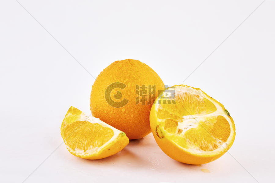 切开的橙子和完整的橙子图片素材免费下载
