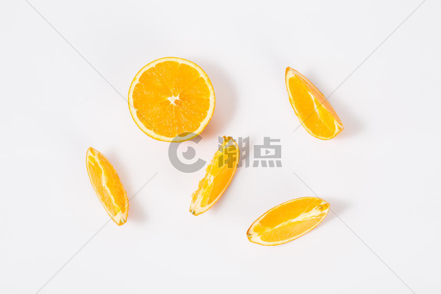 白色背景里的橙子图片素材免费下载