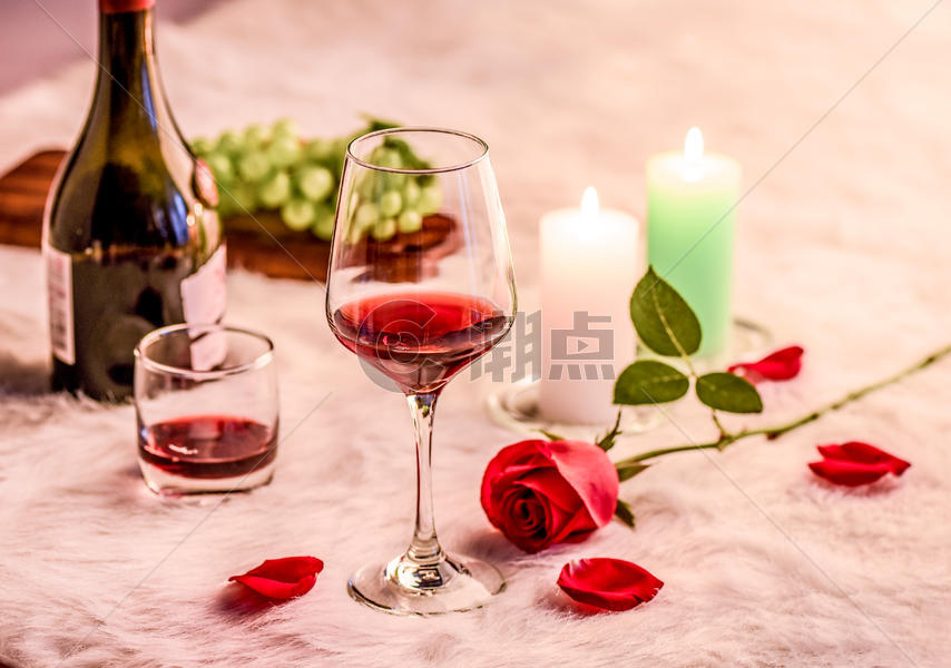 玫瑰红酒高脚杯图片素材免费下载