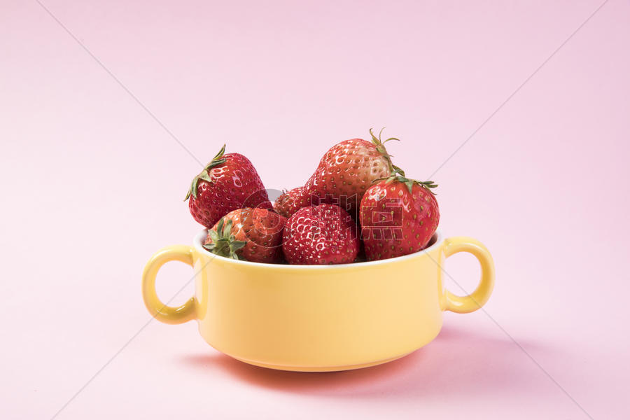 创意草莓静物图片素材免费下载