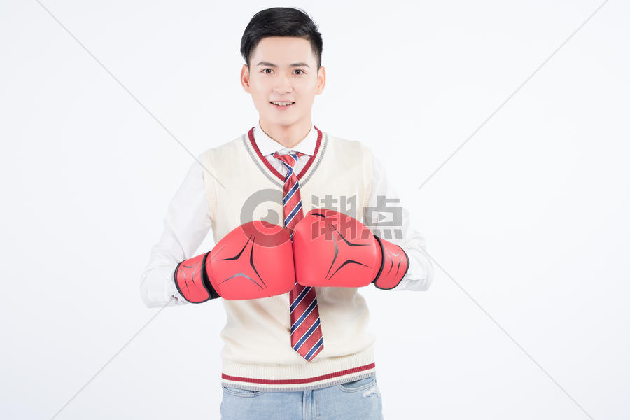 手带拳击手套的学生形象图片素材免费下载