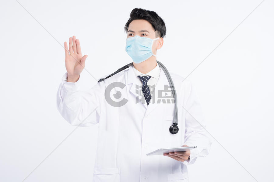 医生手持平板电脑图片素材免费下载
