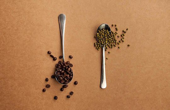 咖啡豆和餐具图片素材免费下载