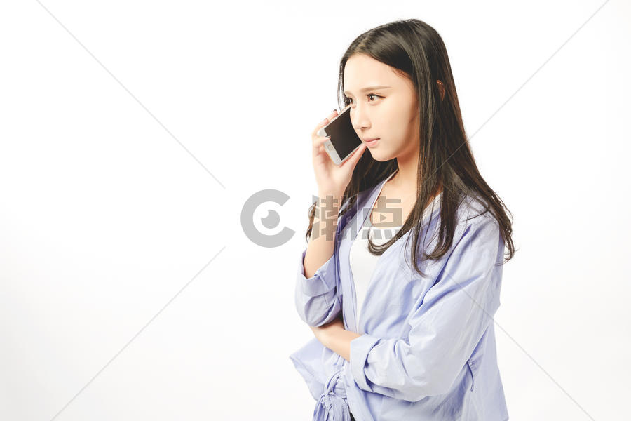 年轻女孩打电话不开心的表情图片素材免费下载