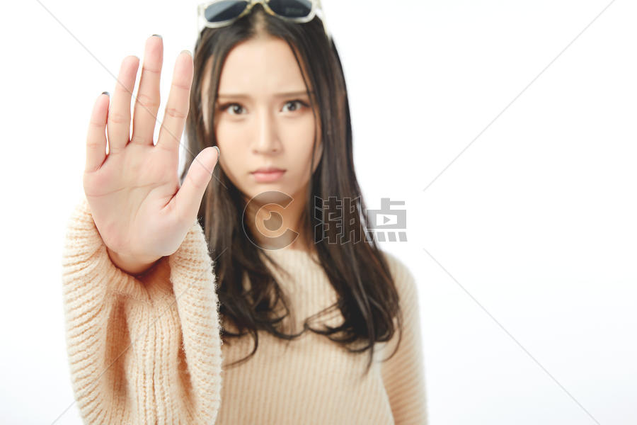 年轻女孩禁止手势动作图片素材免费下载