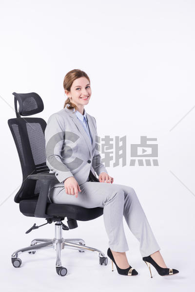 坐着的外国商务女性图片素材免费下载